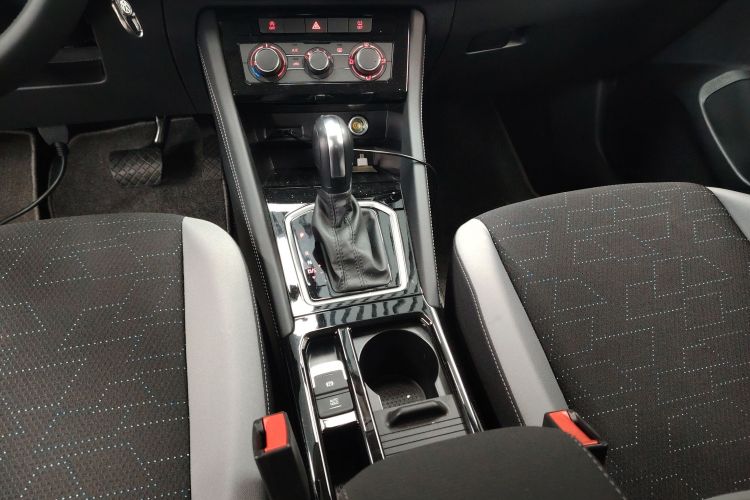 VS5 2025 car image #14