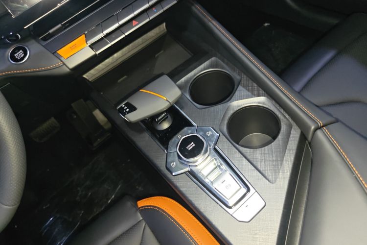 Changan UNI-V 2025 car image #14