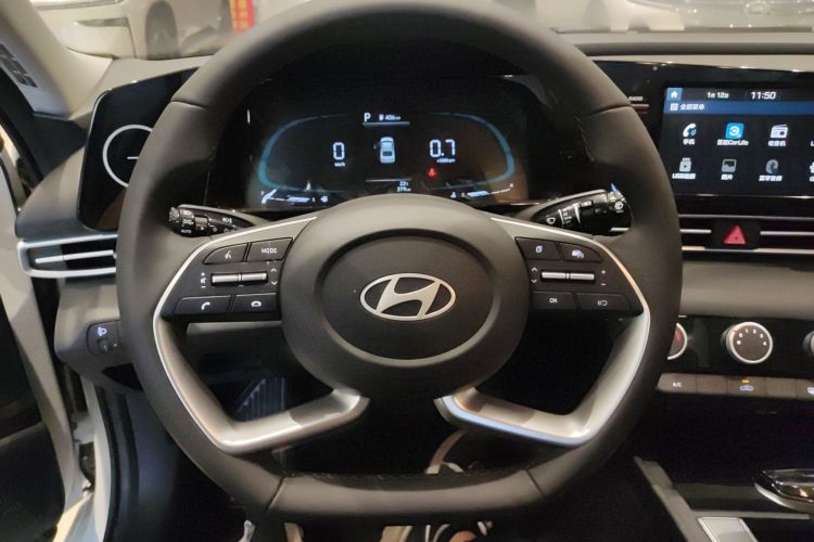 Hyundai Elantra 2025 car image #14