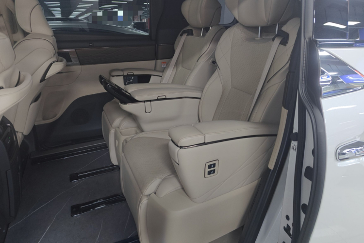 Toyota Alphard 2023 #14 Toyota Alphard 2023 car image #14