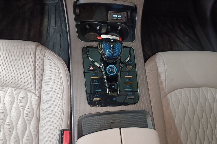 BYD Han 2025 car image #14