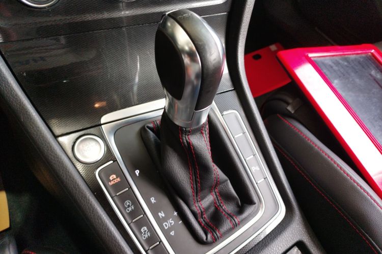 Volkswagen GolfGTI 2016 car image #14