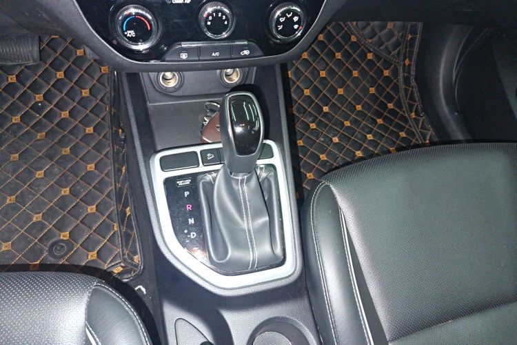 Hyundai ix25 2018 #14 Hyundai ix25 2018 car image #14