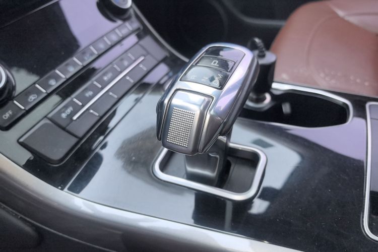 Haval H8 2018 car image #14