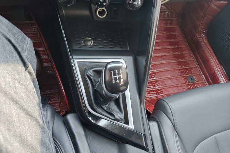 Changan CS15 2020 صورة سيارة #14