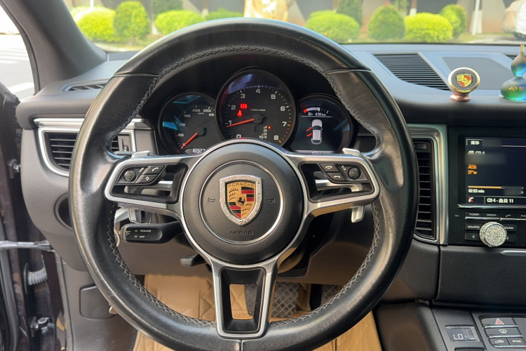 2016 car image #14
