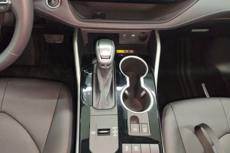 Toyota Highlander 2025 car image #14