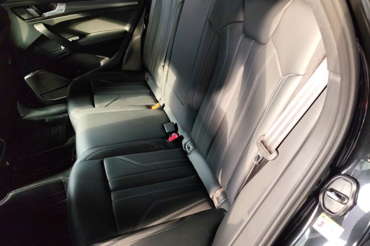 Audi Q5L 2025 car image #14