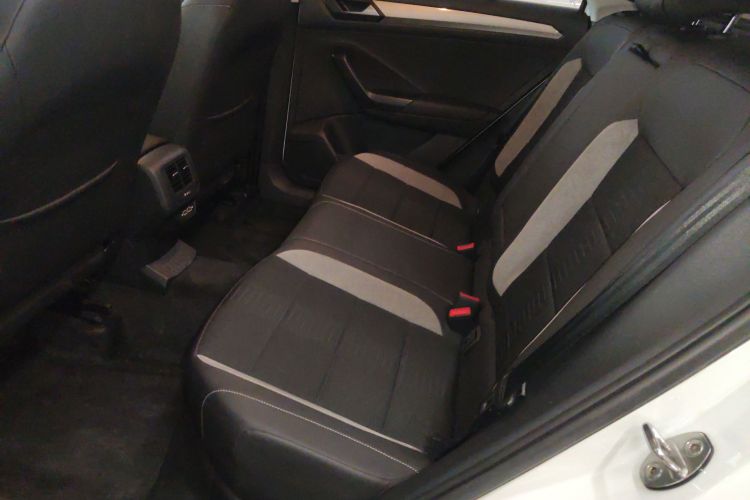Volkswagen T-Roc 2018 #14 Volkswagen T-Roc 2018 car image #14
