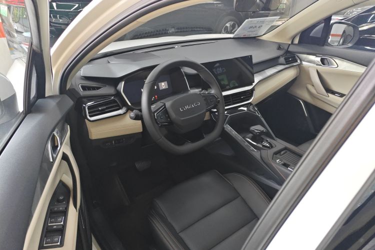Lynk & Co 06 EM-P 2025 car image #14