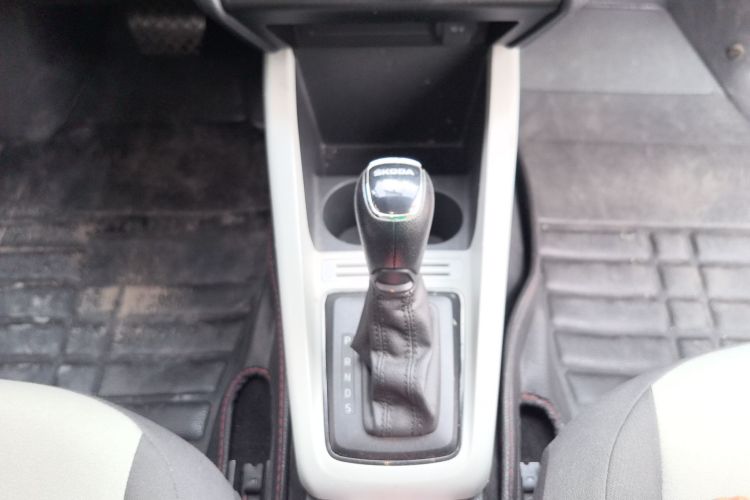 Skoda Fabia 2015 car image #14