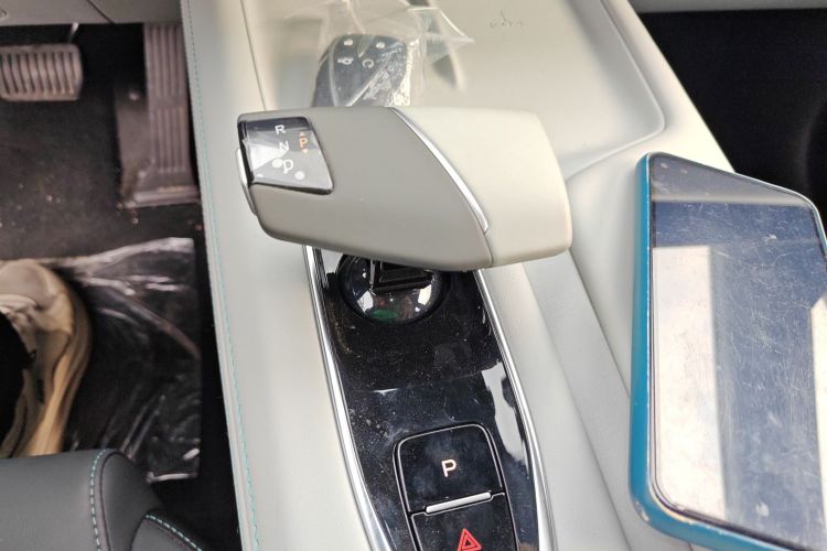 Changan UNI-Z PHEV 2025 #14 Changan UNI-Z PHEV 2025 car image #14