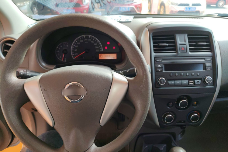 Nissan Sunny 2018 immagine di auto #14