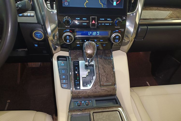 Toyota Alphard 2021 #14 Toyota Alphard 2021 car image #14