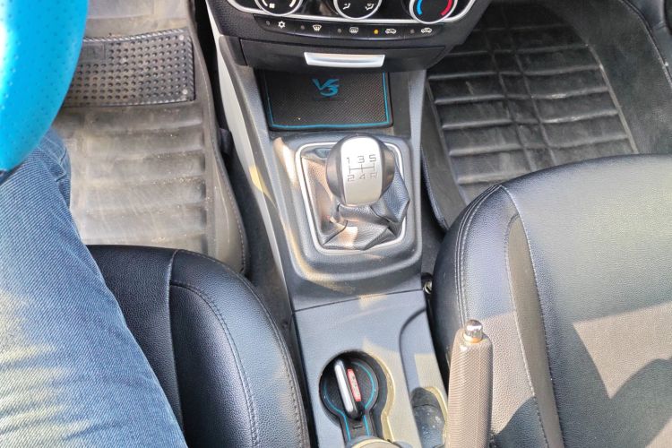 Soueast V3 Lingyue 2015 #14 Soueast V3 Lingyue 2015 car image #14