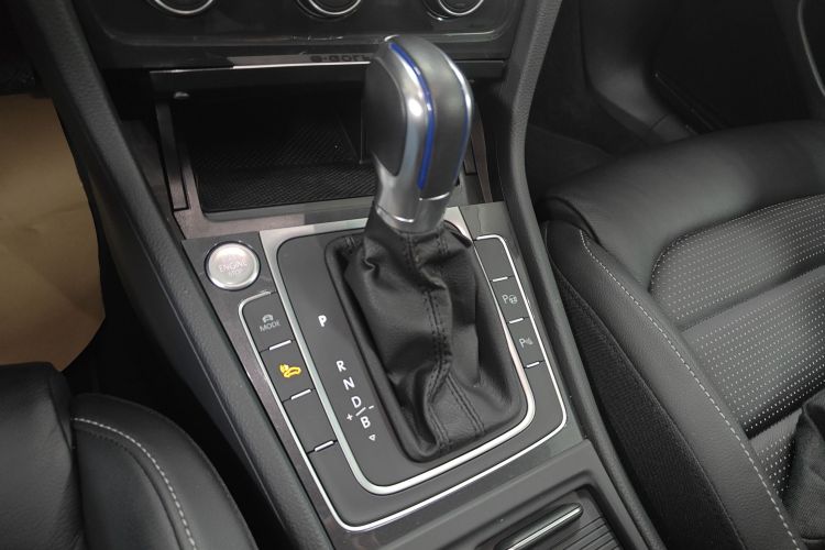 Volkswagen Golf New Energy (Imported) 2019 صورة سيارة #14