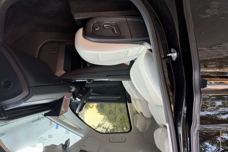 极氪 极氪009 2024 汽车图片 #14