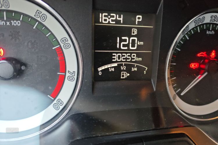 Skoda Rapid 2018 car image #14