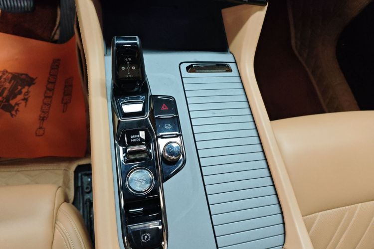Lynk & Co 09 EM-P 2022 car image #14