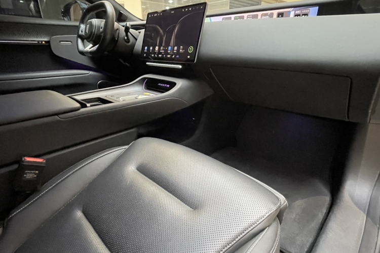 Avatr 12 2024 car image #14