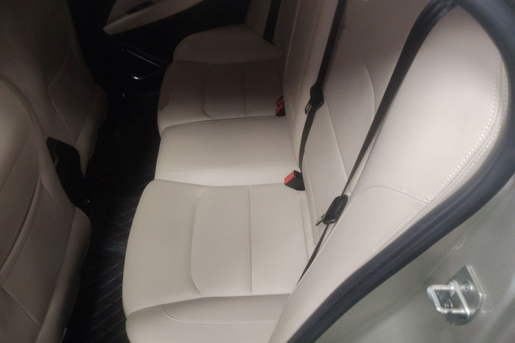 GEELY Emgrand 2019 car image #14