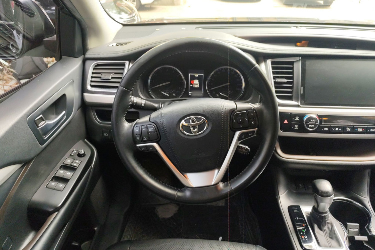 Toyota Highlander 2021 car image #14