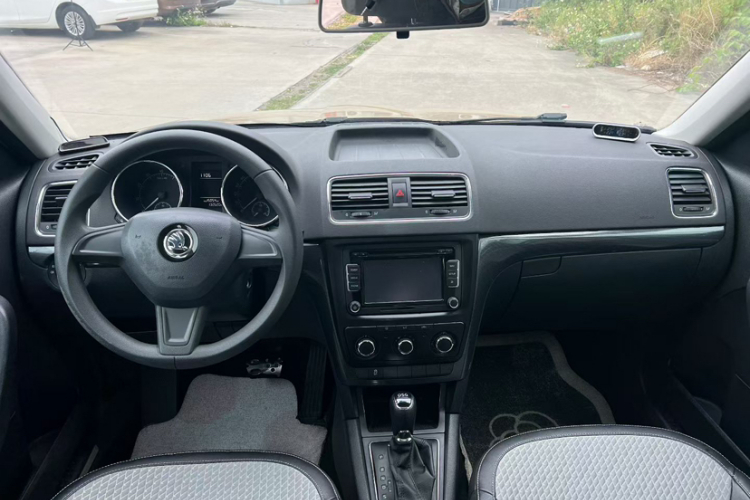 Skoda Yeti 2015 immagine di auto #14