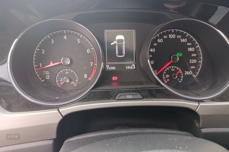 Volkswagen Touran 2018 car image #14