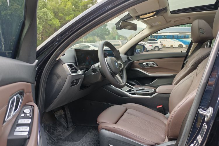 BMW i3 2024 car image #14