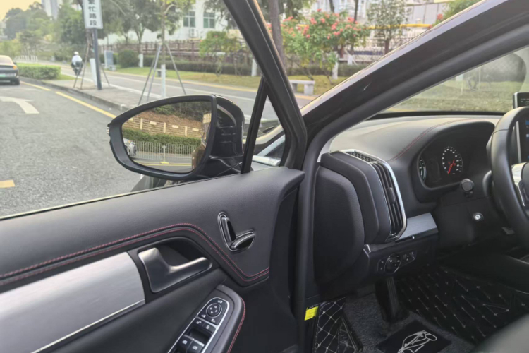 BYD Tang New Energy 2019 #14 BYD Tang New Energy 2019 car image #14