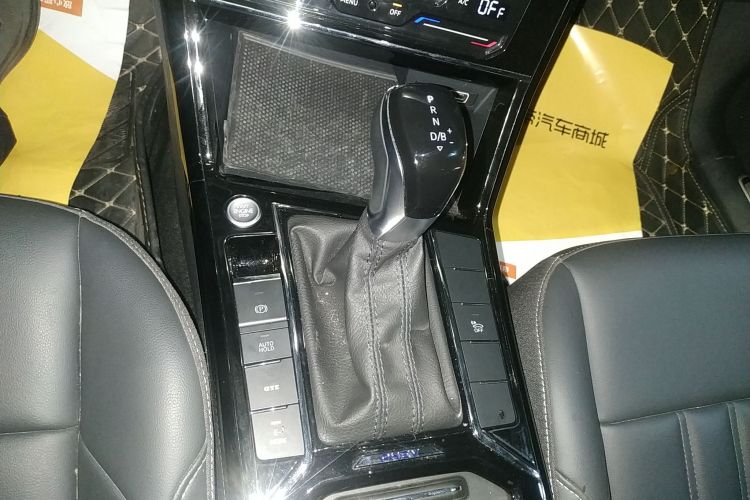 Volkswagen Passat New Energy 2023 immagine di auto #14