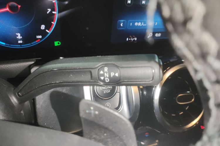 Mercedes-Benz GLB Class 2023 immagine di auto #14