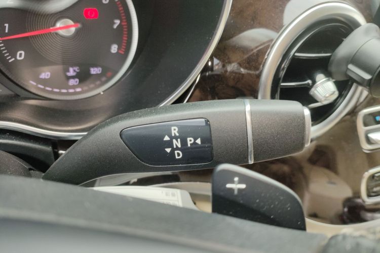 Mercedes-Benz V Class 2020 car image #14