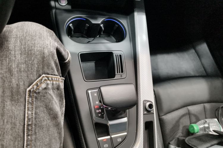 Audi A4L 2021 car image #14