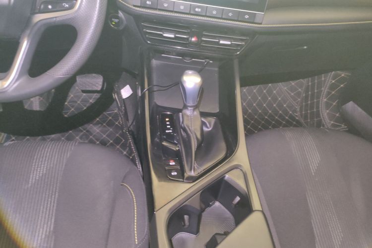 Roewe i5 2021 car image #14