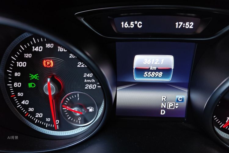 Mercedes-Benz GLA Class 2019 car image #14