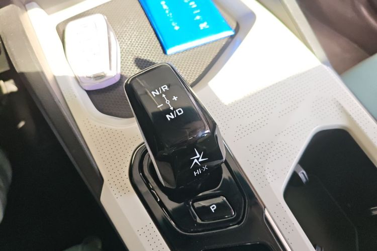 Emgrand L HiP 2022 #14 Emgrand L HiP 2022 car image #14