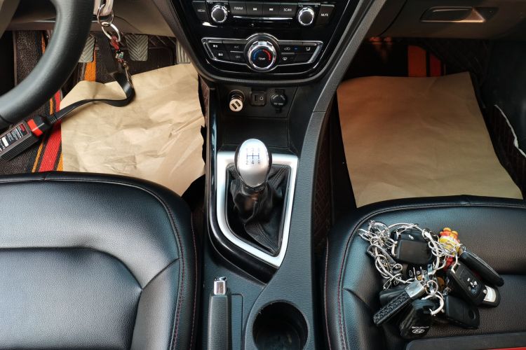 Changan Alsvin V7 2016 car image #14