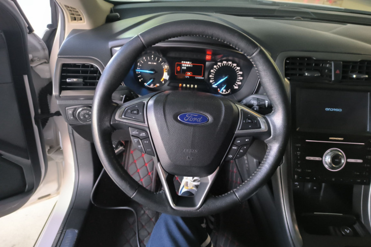 Ford Mondeo 2017 car image #14