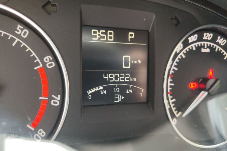 Skoda Rapid Spaceback 2014 car image #14