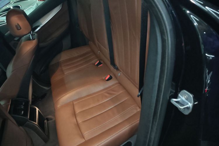 BMW X6 2018 car image #14