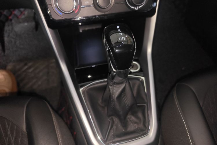 Volkswagen T-Cross 2019 car image #14