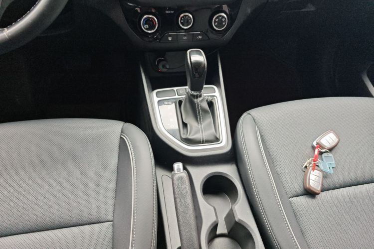 Hyundai ix25 2018 #14 Hyundai ix25 2018 car image #14