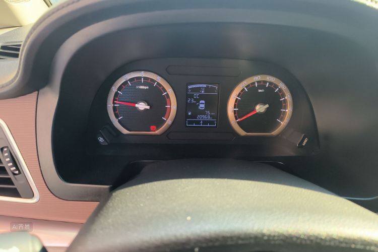 Forthing Lingzhi 2019 #14 Forthing Lingzhi 2019 car image #14