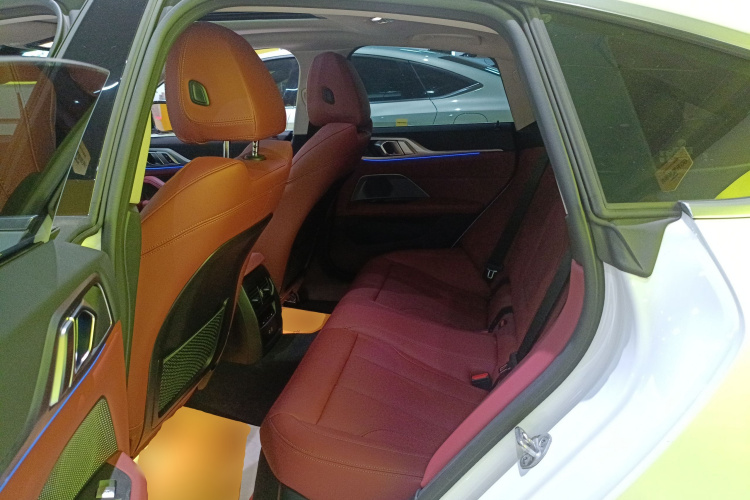 BMW i4 2025 car image #14