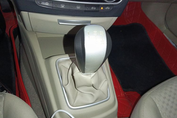 Soueast V3 Lingyue 2019 car image #14