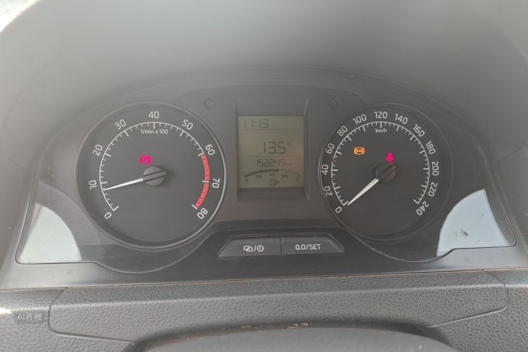 Skoda Rapid 2014 immagine di auto #14