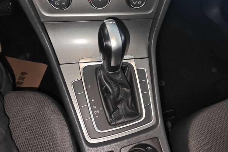 Volkswagen Golf 2016 car image #14