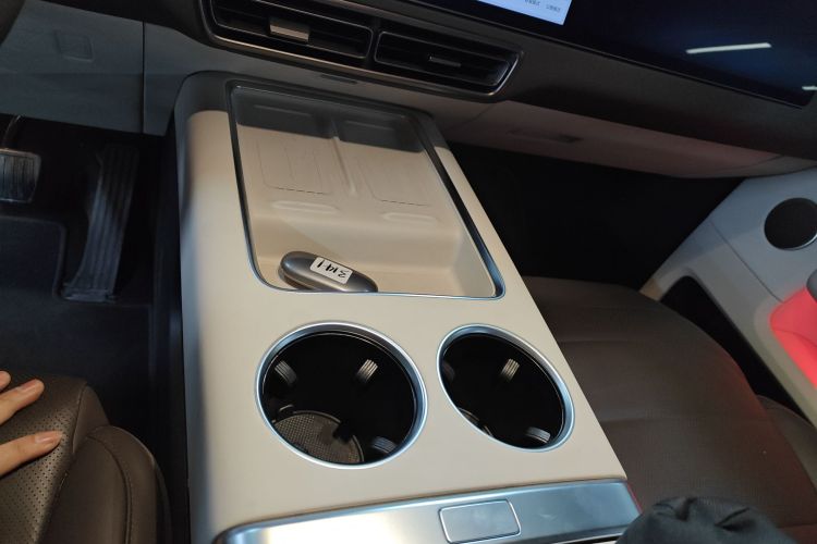 理想汽车 理想MEGA 2024 汽车图片 #14