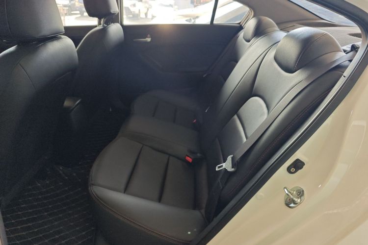 Kia K3 2017 car image #14